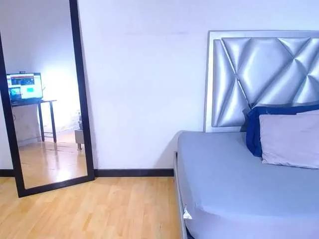 BongaCams goldenn-ass is Freechat goldenn-ass — I love people talk about my body, to touch my body and love C2C to see you cumming for me!