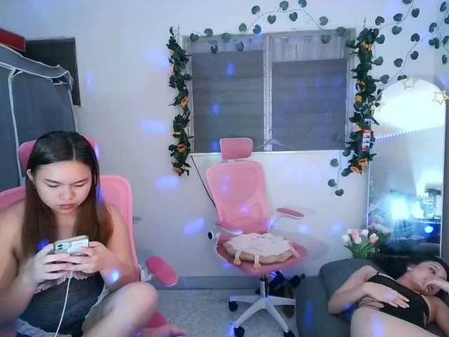 Freechat hornygirls on BongaCams