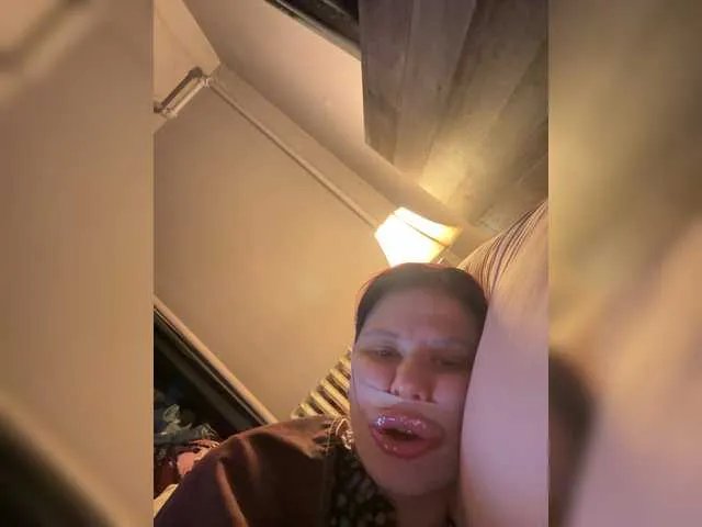 Offline JullietteLatte on BongaCams