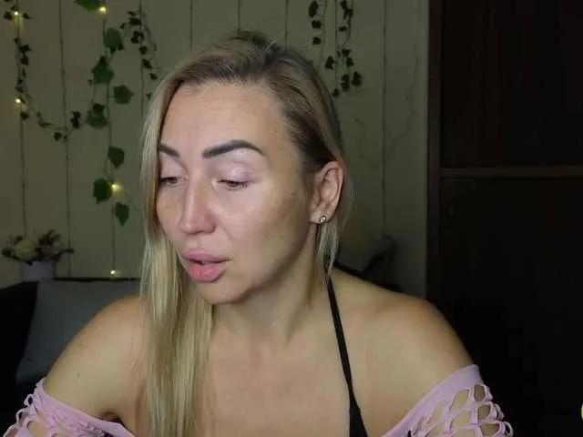 Offline Jullyblondkiss on BongaCams