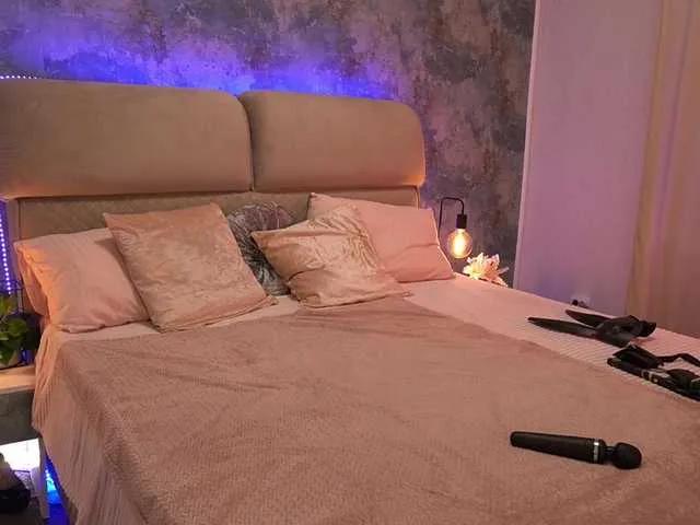 Freechat KiraRoxx on BongaCams