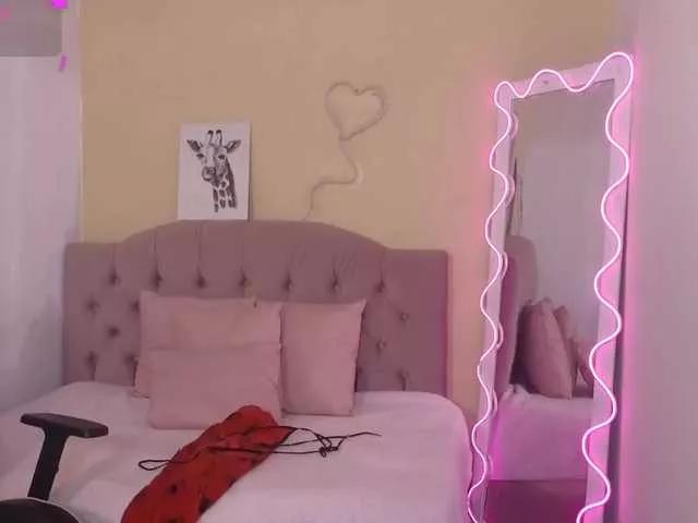 Offline KISSI-TAY on BongaCams