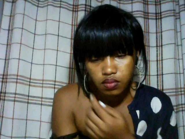 Offline kylie11 on BongaCams