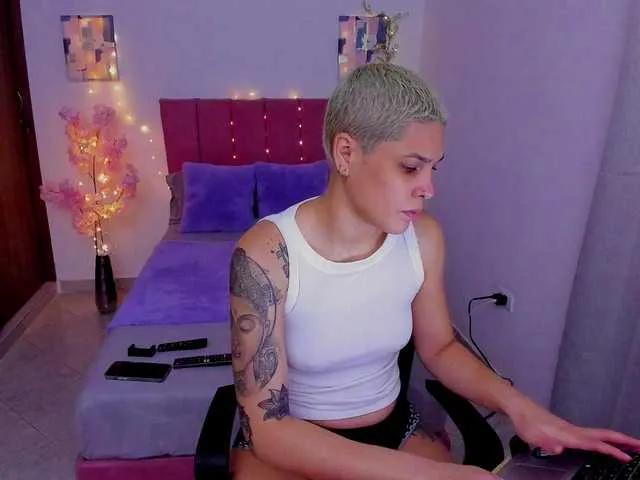 Offline LauraR on BongaCams