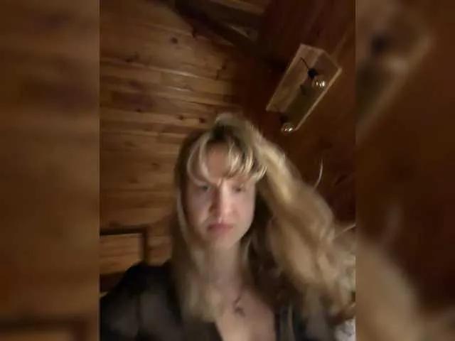 Leabricotss on BongaCams