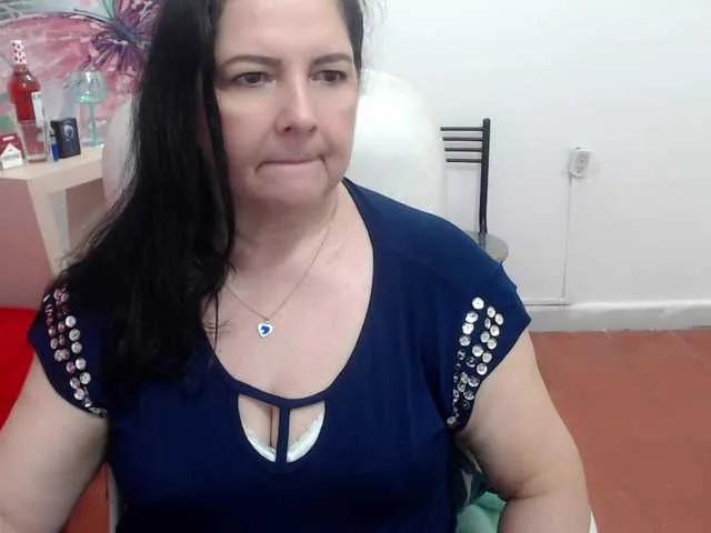 Offline leonela on BongaCams