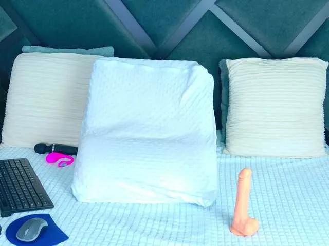 BongaCams LexyRooss is Freechat LexyRooss — I love kisses, caresses, and you exploring every inch of my skin with your delicious wet tongue.