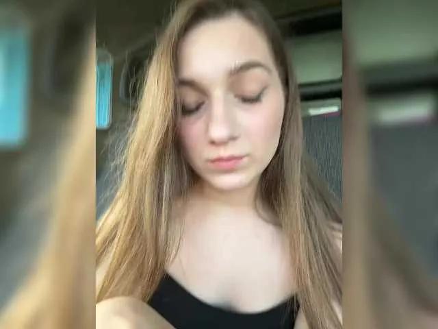 Offline LiizzOK on BongaCams