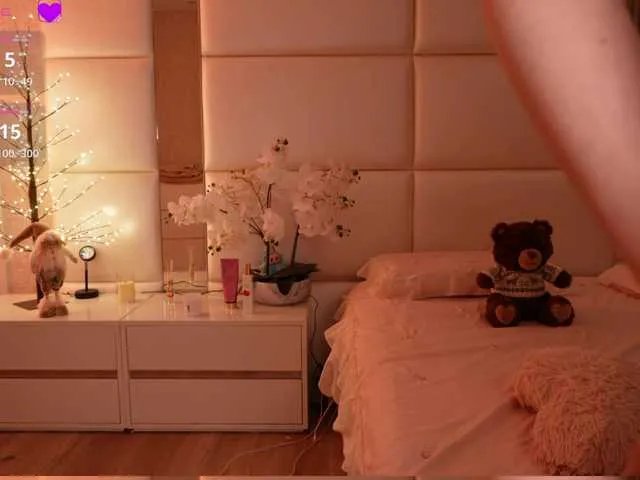 LilyColins on BongaCams