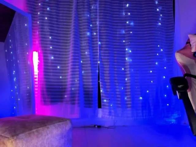 Offline LinsyAdams on BongaCams