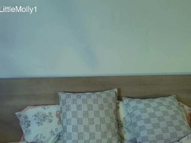Offline Littlemolly1 on BongaCams