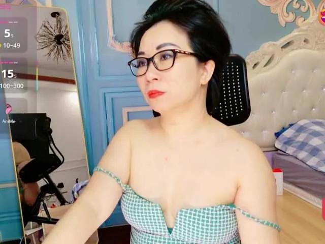Offline LucianaMeca on BongaCams