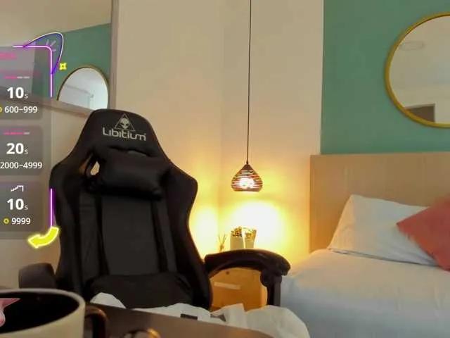 Offline lucy-blue28 on BongaCams