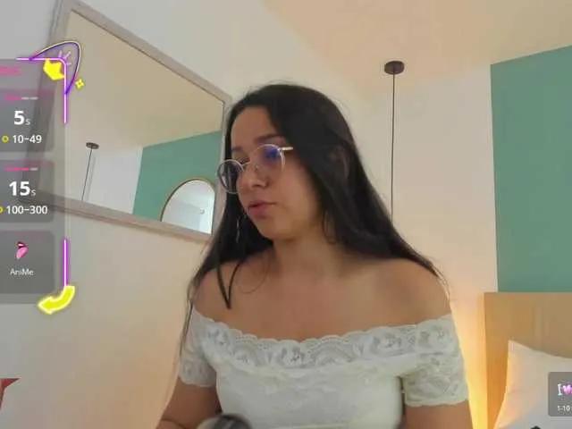 Offline lucy-blue28 on BongaCams