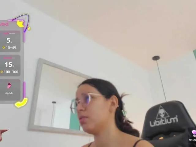 Offline lucy-blue28 on BongaCams