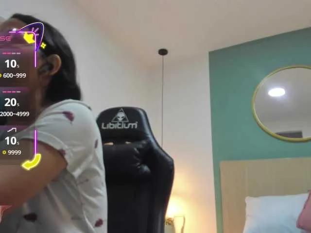 Offline lucy-blue28 on BongaCams