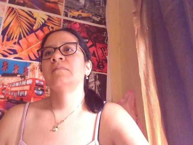 Offline lucyLUxxx on BongaCams