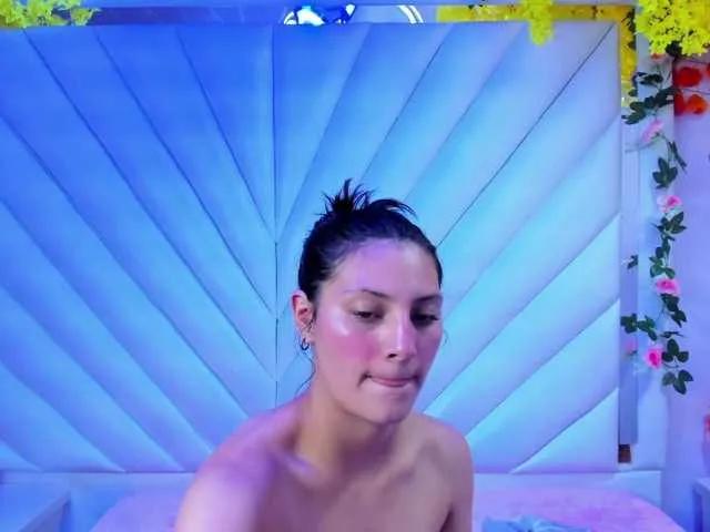 BongaCams LunaBennett is Freechat LunaBennett — I like to do everything from sensual and erotic shows to games and challenges. There is nothing that I like more to do that my spectators laugh and have fun. I also love fashion and makeup, and I love experimenting with new looks and styles.