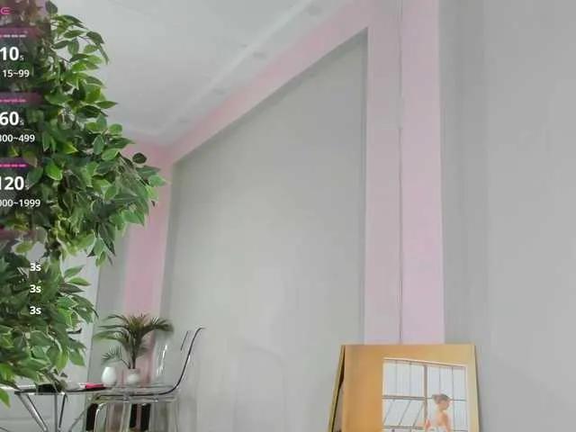 Maya-Hellen on BongaCams