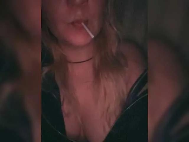 BongaCams MeriBoos is Freechat MeriBoos — I am turned on by petting, role-playing games, passionate sex ... beautiful words and a neat appearance =)