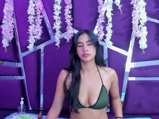 MiaaDavis on BongaCams 