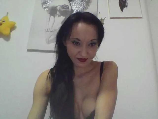 BongaCams MilfSindy is Freechat MilfSindy — Hot and mature lady who likes to stand by the body, experienced but sweet, horny and always ready, without headaches and open to new things. What awaits us here? That depends only on us :)