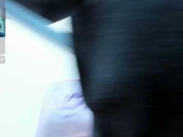 Offline Naomii18 on BongaCams