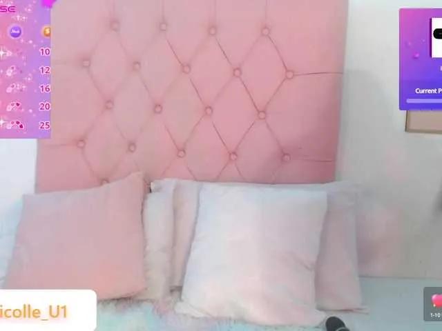 Offline nicolle1u1 on BongaCams