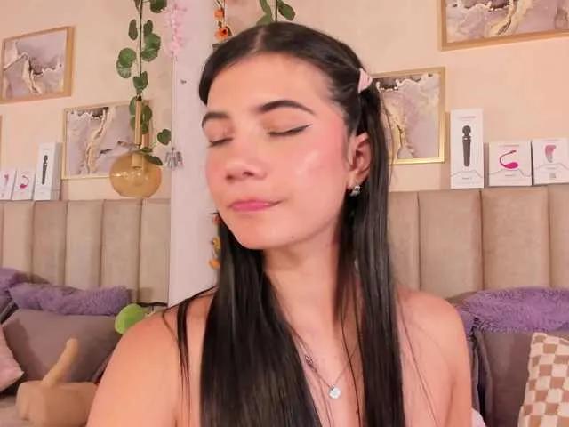 Freechat pikayle on BongaCams