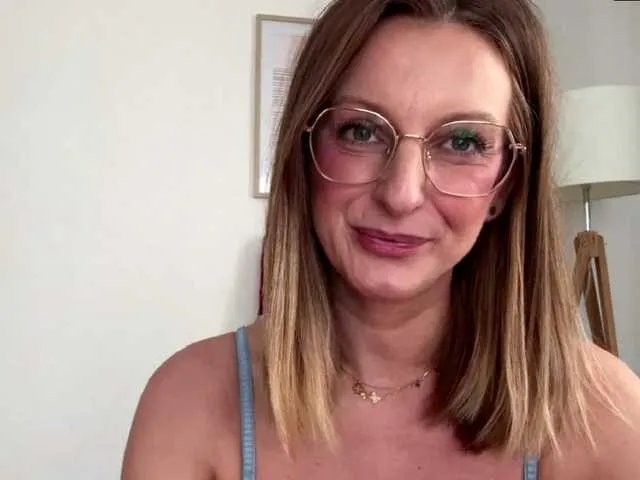 Offline RachellaFox on BongaCams