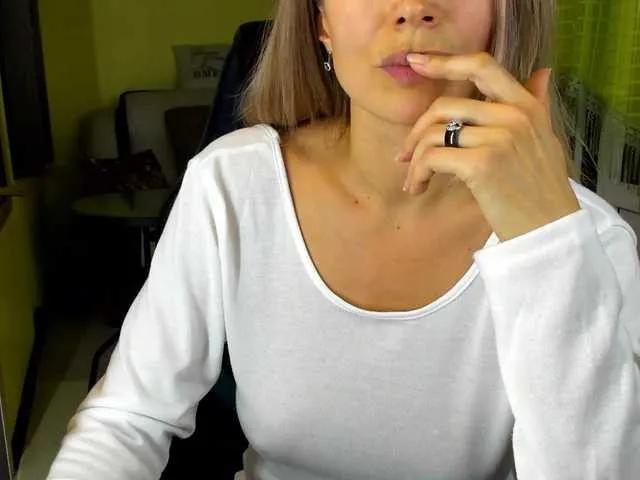 Offline rocsi79 on BongaCams