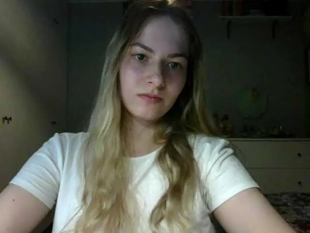 Freechat RosieJune on BongaCams