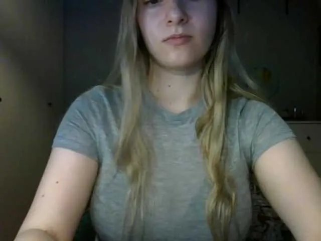 Freechat RosieJune on BongaCams