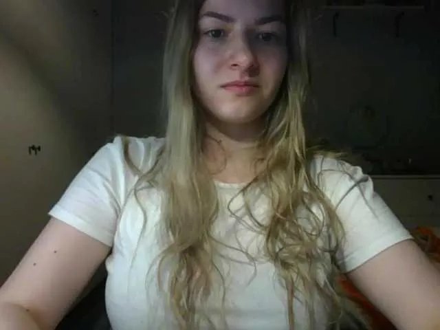 Freechat RosieJune on BongaCams