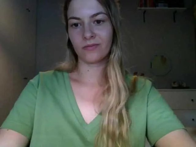 Freechat RosieJune on BongaCams