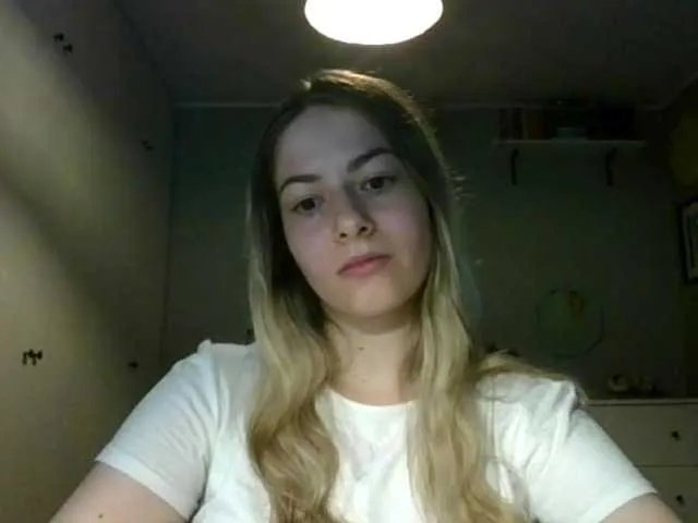 Freechat RosieJune on BongaCams