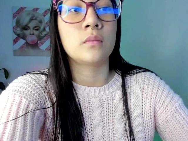 Freechat rouse-red on BongaCams