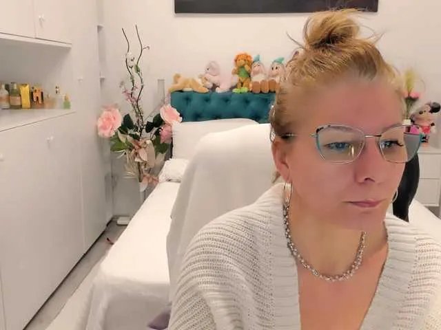 SalomeJade — come for you, stay for me #pvt #naked #natural #shy #lovense #vibes #thanks #boobs=50 tok #pussy=70 tok #naked=399 tok #Thank you!!!