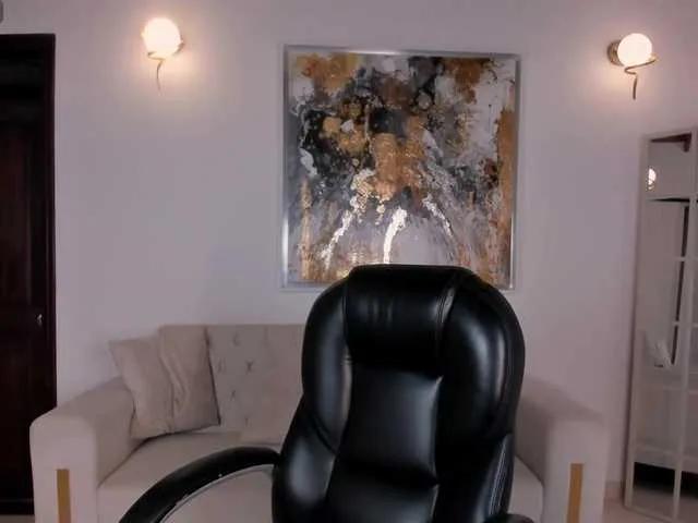 Freechat SarahYates on BongaCams