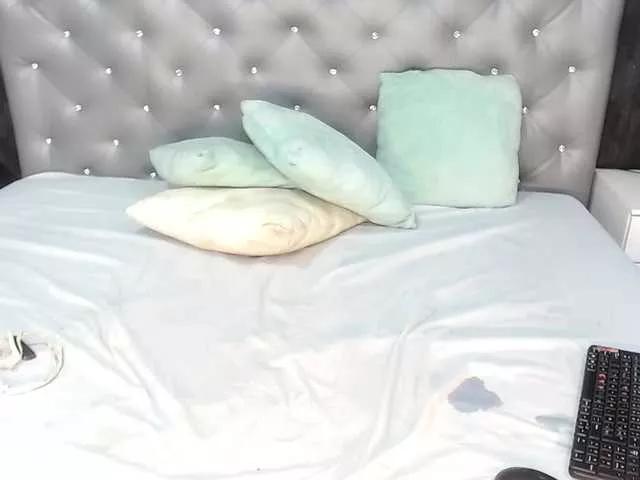 Freechat SashaLuxx on BongaCams