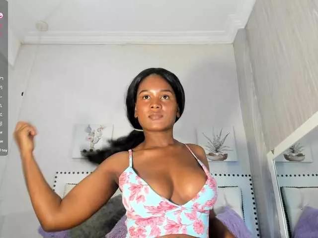 Freechat SashaLuxx on BongaCams