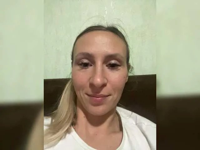 Offline Saveta on BongaCams