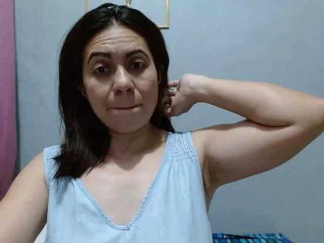 Scarletteb on BongaCams