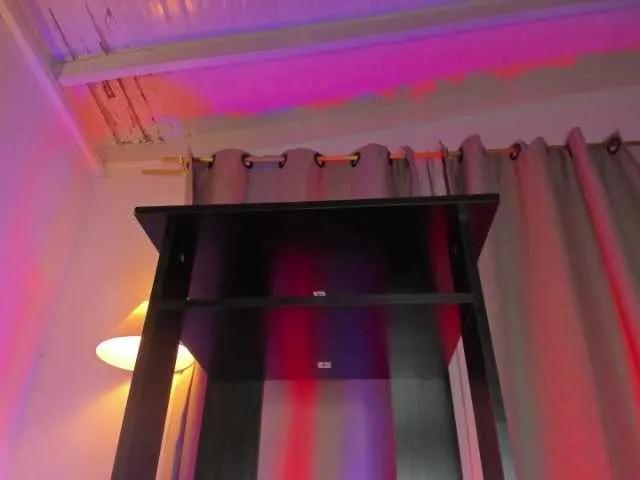 Freechat shy-booty on BongaCams