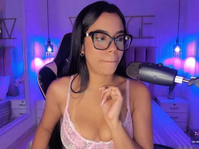 Offline SophiaaHill on BongaCams