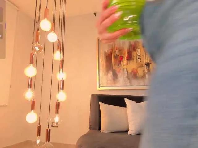 Freechat SophieBarnett on BongaCams