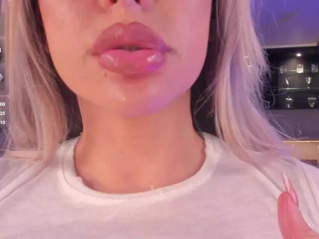 BongaCams SophieBarnett is Freechat SophieBarnett — A smile.
Big dicks and big tips.