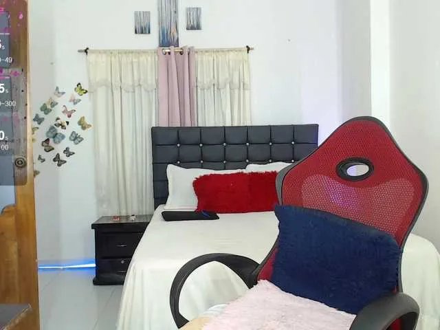 talianapalacios — ebony   # big ass#big tits #lovense#domi#squirt#pantyhose