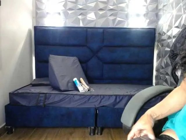 Offline vanessa-7- on BongaCams
