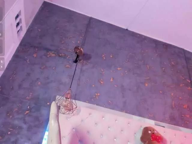 Offline viiolettlopez on BongaCams